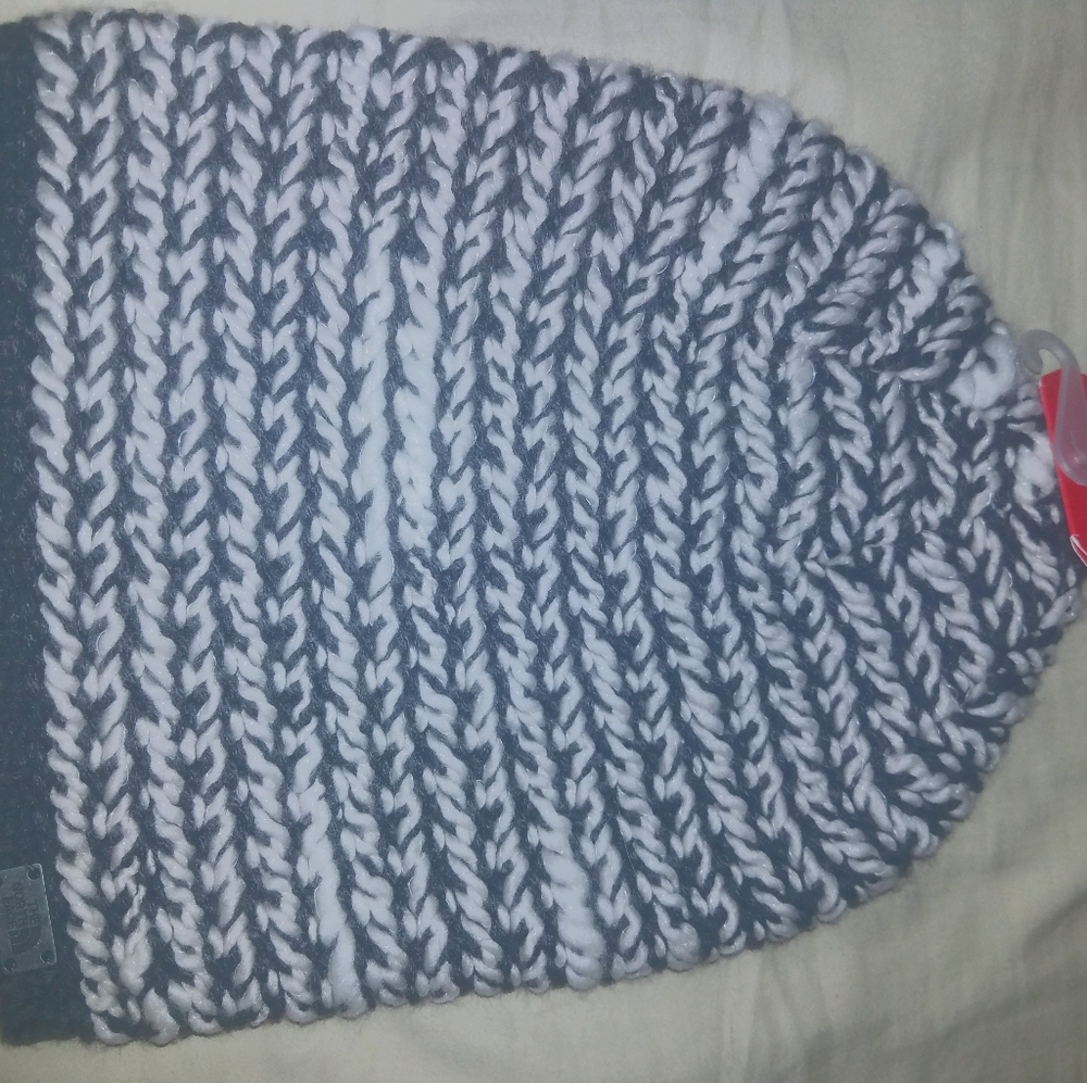 North Face Womens Beanie. New with tag.